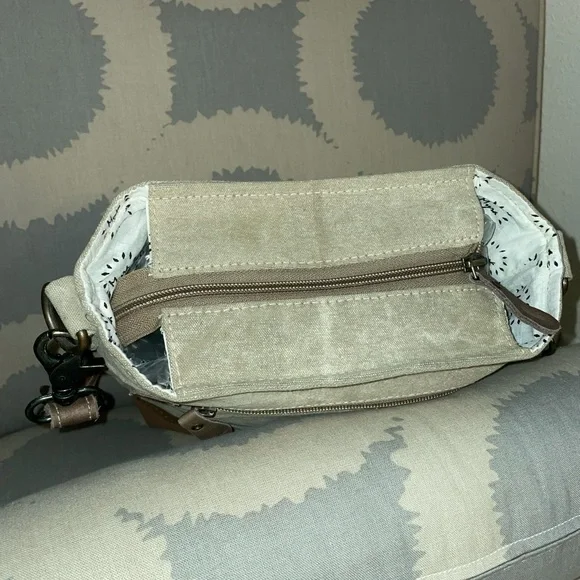 Myra Bag- Leather Star Crossbody - Picture 11 of 12